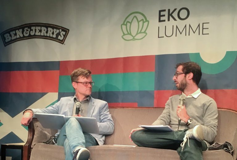 Amnesty Internationalin vanhempi asiantuntija Daniel Joloy puhuu huumepolitiikasta Maailma kylässä -festivaaleilla.