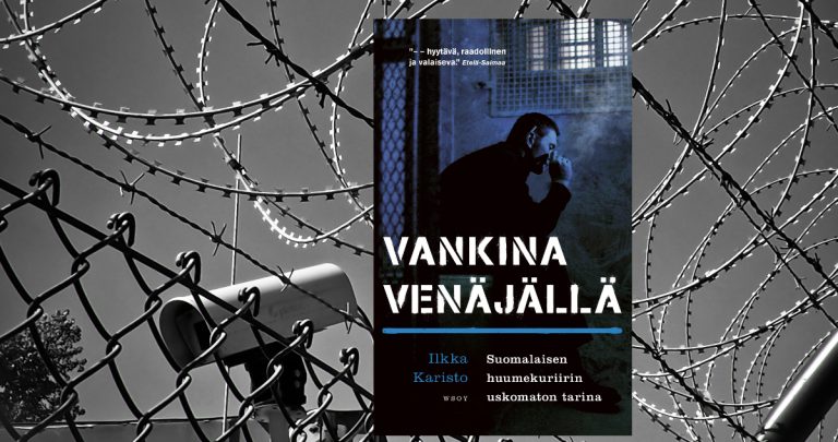 Ilkka Kariston kirja Vankina venäjällä ja kuvaa piikkilanka-aidasta vankilan ympärillä