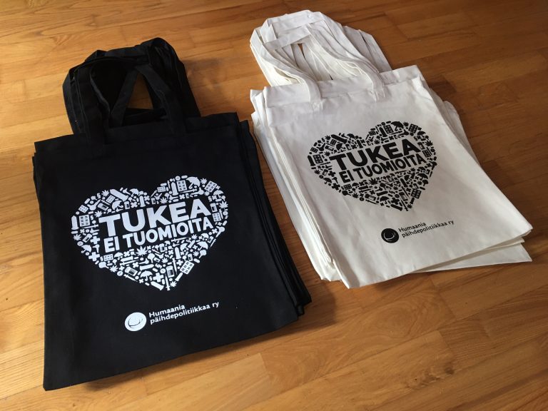 Tukea ei tuomioita -kangaskassi.